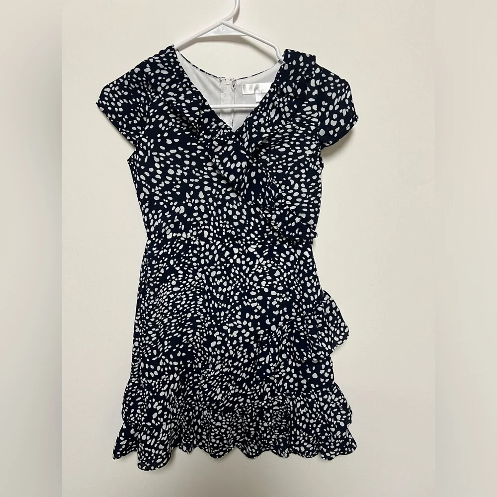 HONEY & ROSIE GIRLS NAVY & WHITE SLEEVELESS  V NECK DRESS. SIZE LARGE.